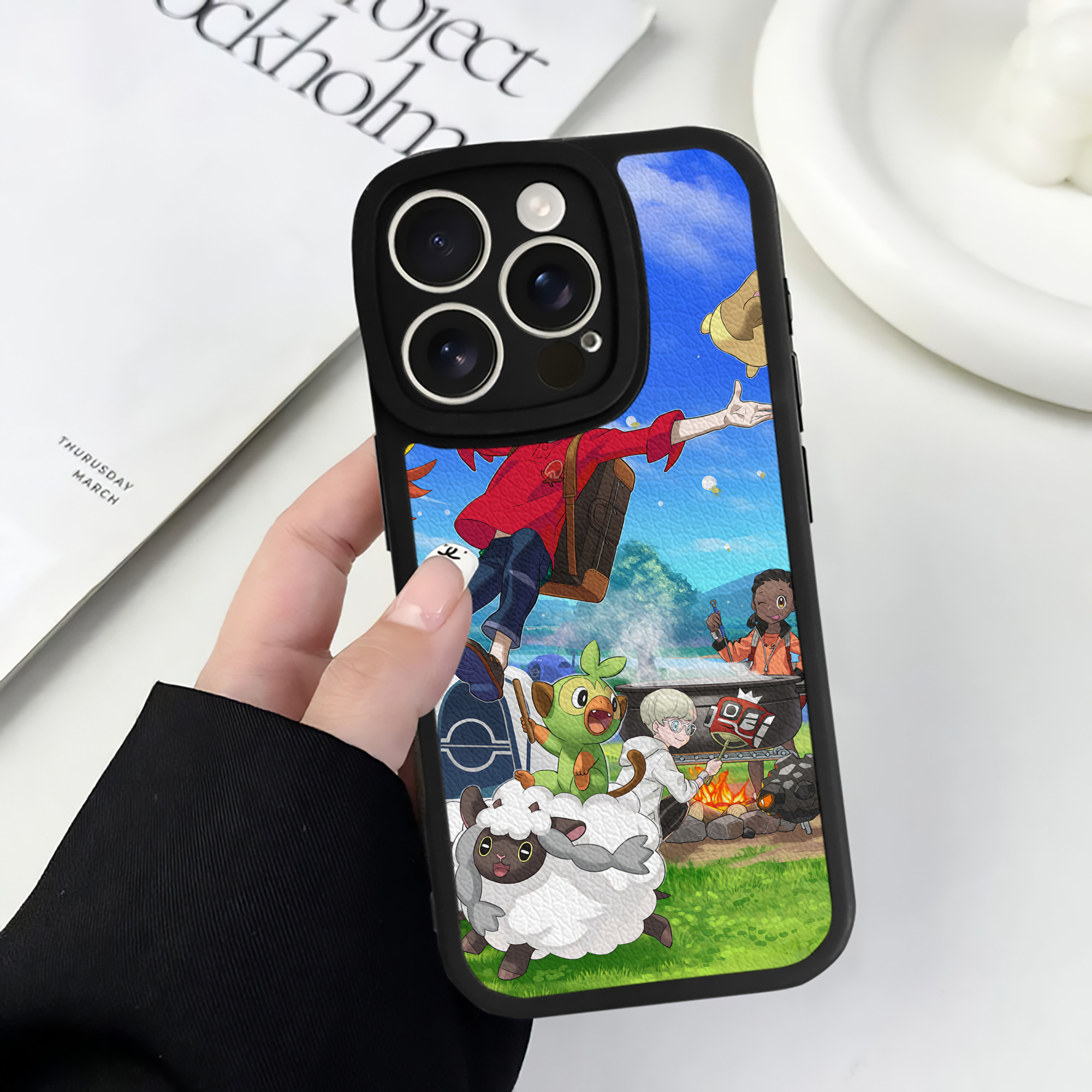 （画像用） ポケットモンスター Pokémon 【iPhone 16シリーズ対応】シリコンスマホケース（レザー調） 材質：シリコン